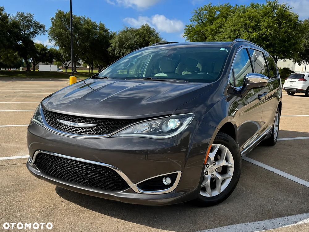 Chrysler Pacifica - 1