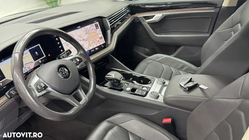Volkswagen Touareg - 11