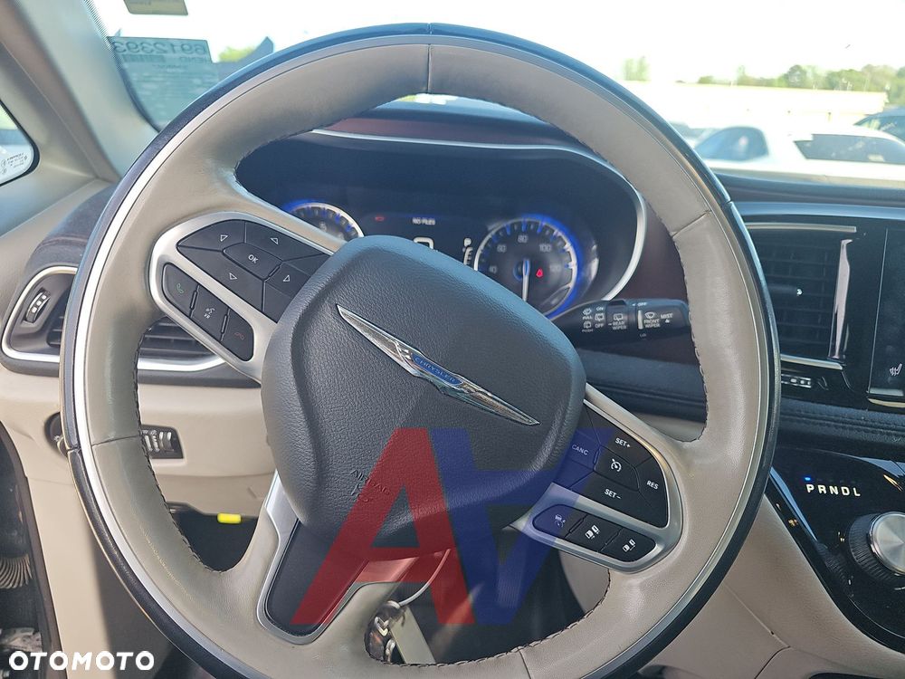 Chrysler Pacifica - 10