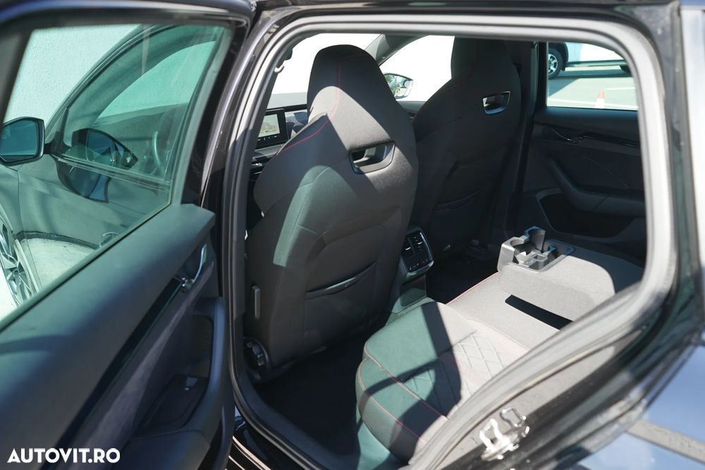Skoda Octavia Combi 2.0 TDI DSG 4x4 RS - 33
