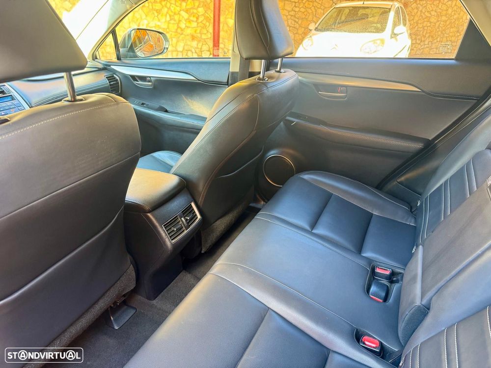 Lexus NX 300h Executive - 15