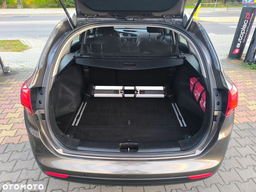 Kia Ceed 1.6 CRDi 128 Dream Team Edition - 20
