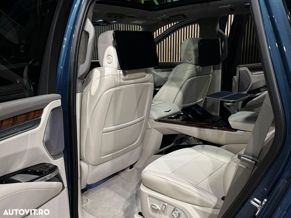 Cadillac Escalade - 16