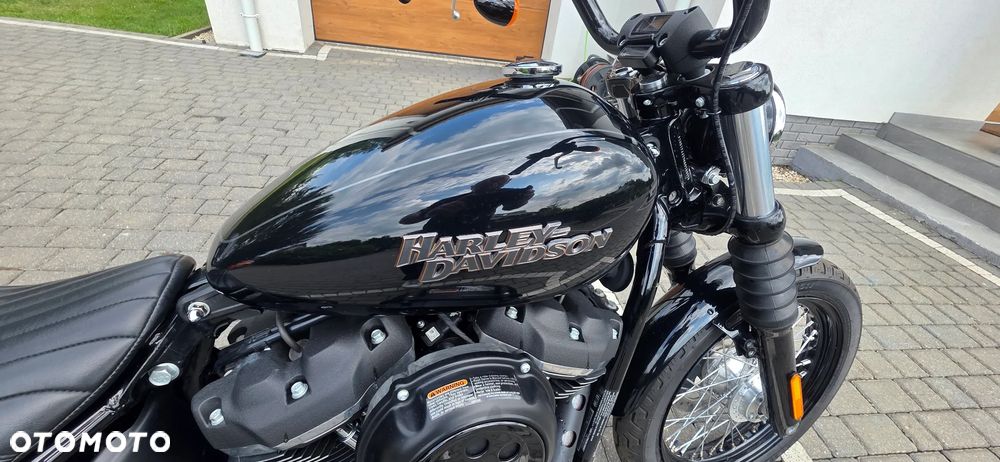 Harley-Davidson Softail Street Bob - 11