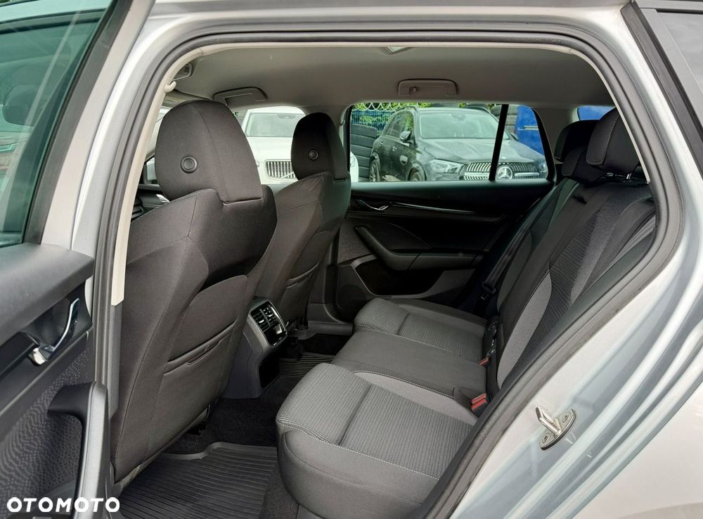 Skoda Octavia 2.0 TDI SCR Ambition - 10
