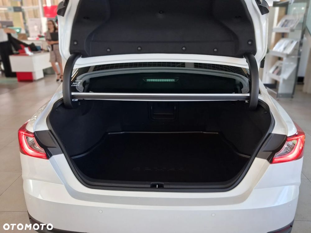 Toyota Camry 2.5 Hybrid Dynamic Force Executive e-CVT - 8