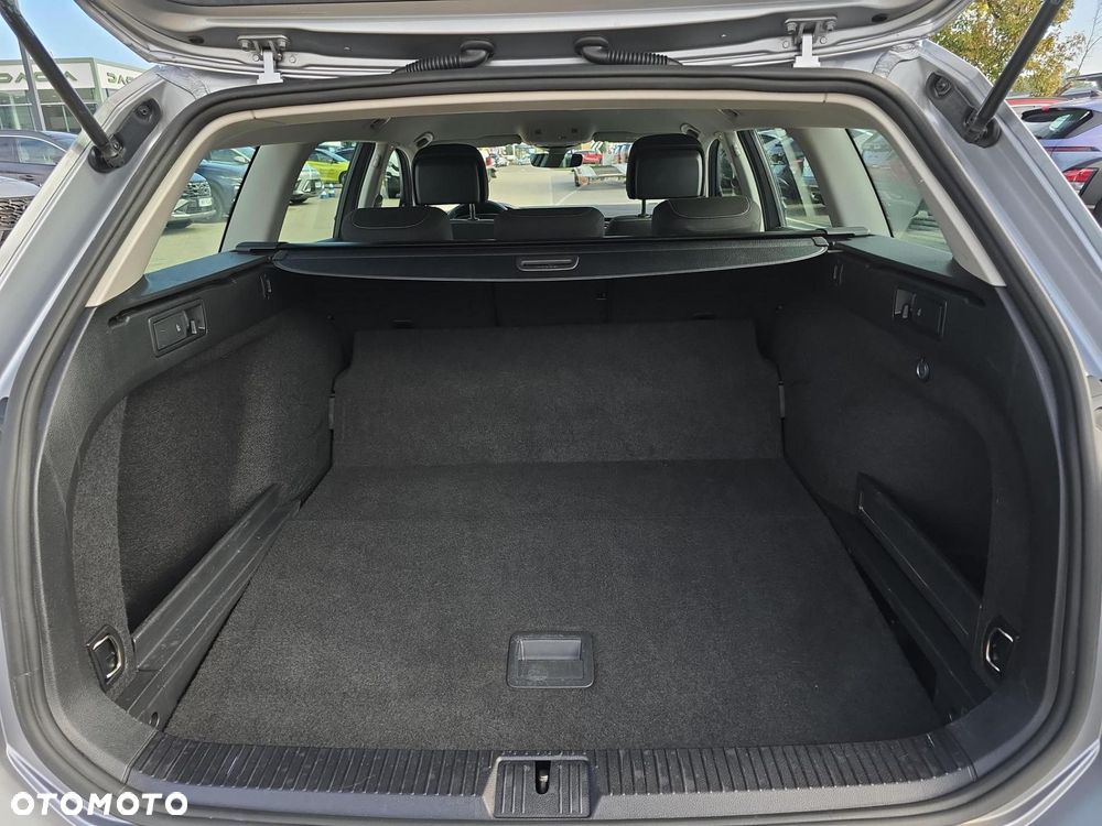 Volkswagen Passat Variant - 10