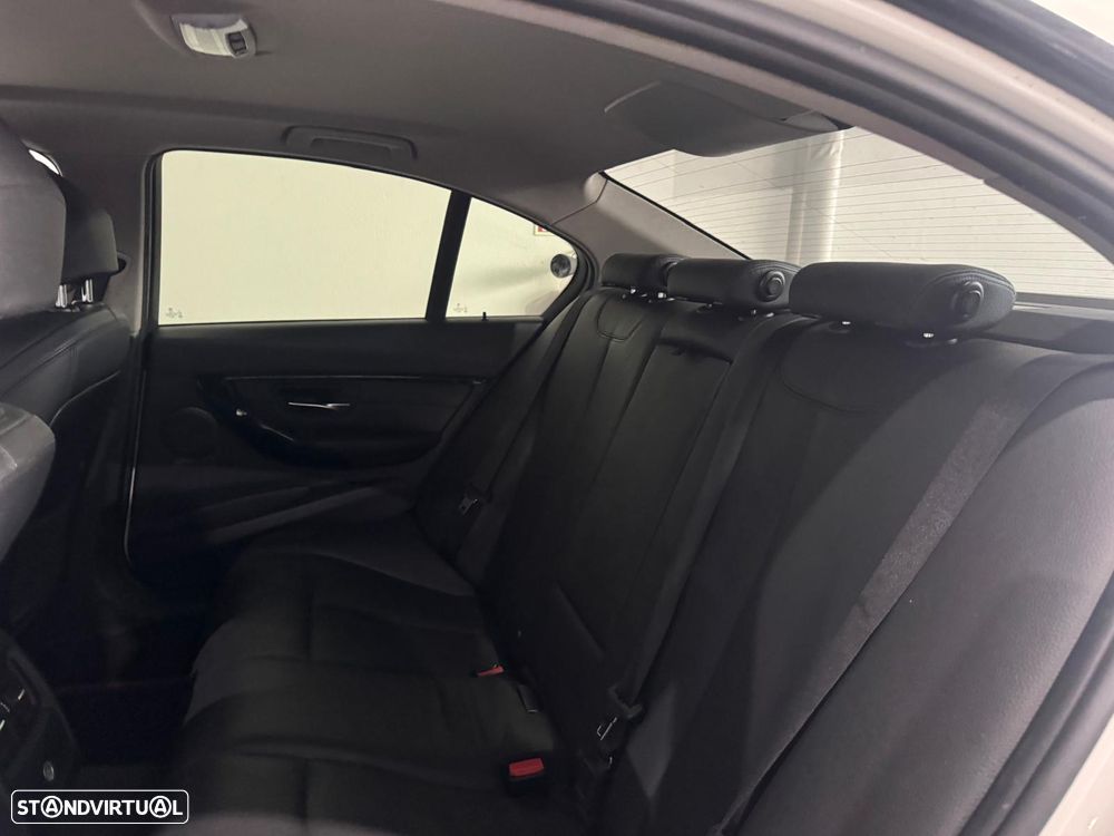 BMW 320 d Auto Pack M - 12