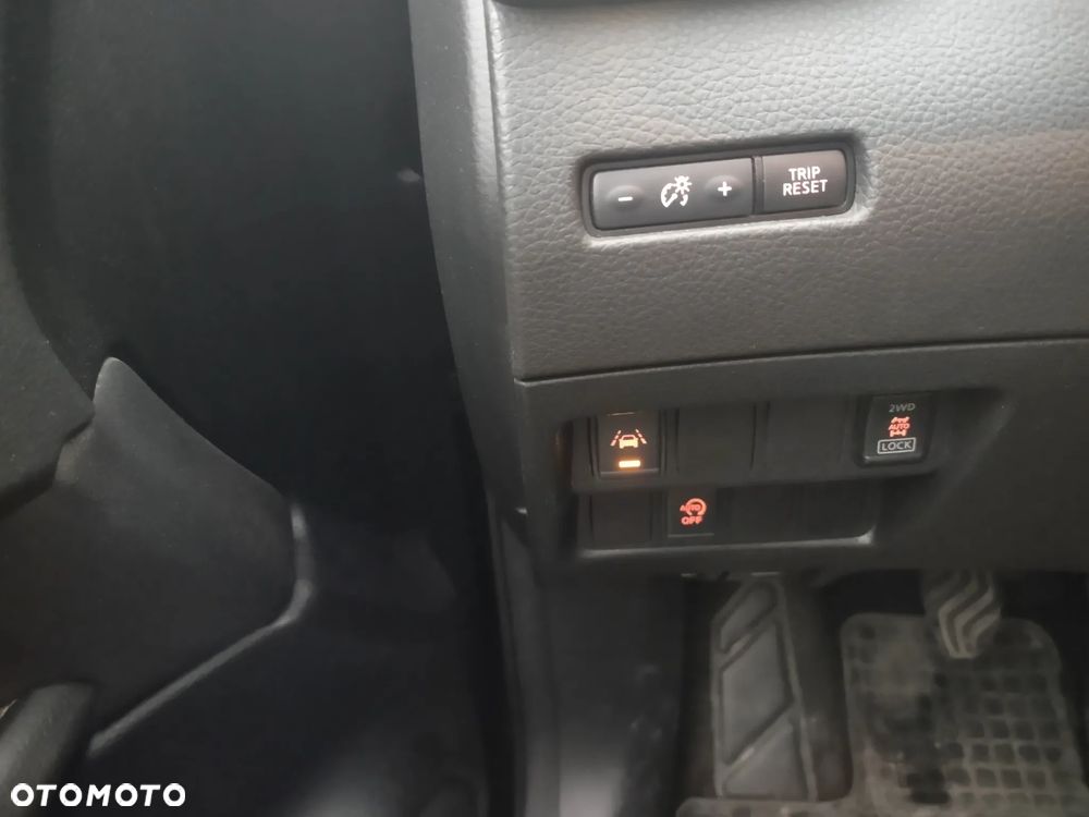 Nissan Qashqai 1.6 DCi 4x4 N-Connecta EU6 - 23