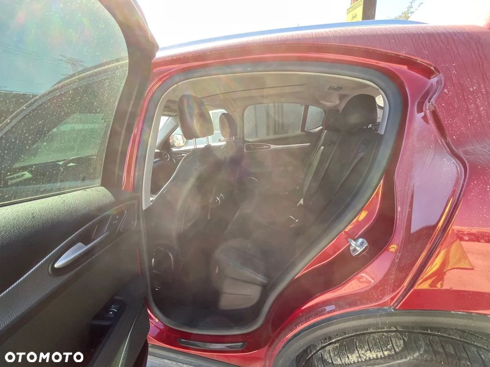 Alfa Romeo Stelvio - 12