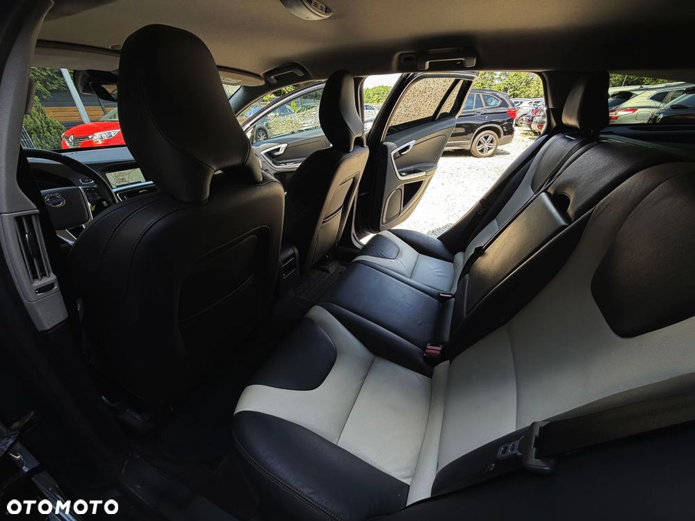Volvo V60 Cross Country T5 Geartronic Summum - 19