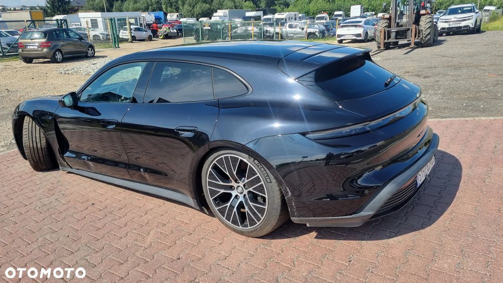 Porsche Taycan Performance Plus - 11