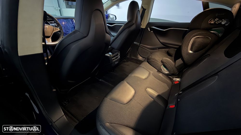 Tesla Model S - 4