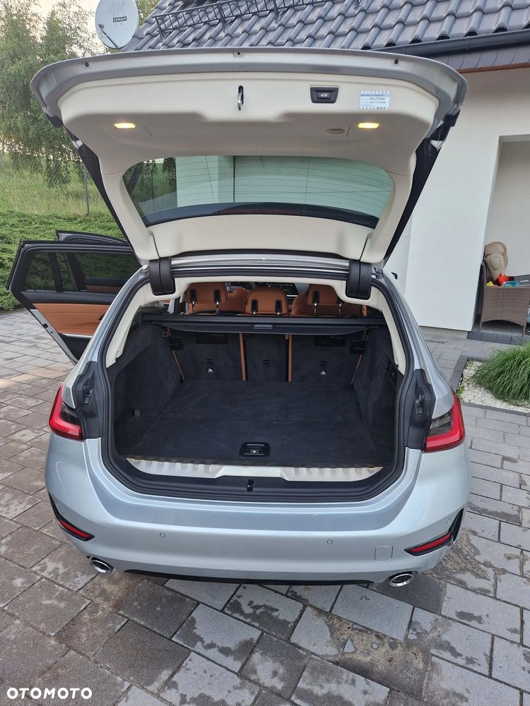 BMW Seria 3 330e xDrive - 16