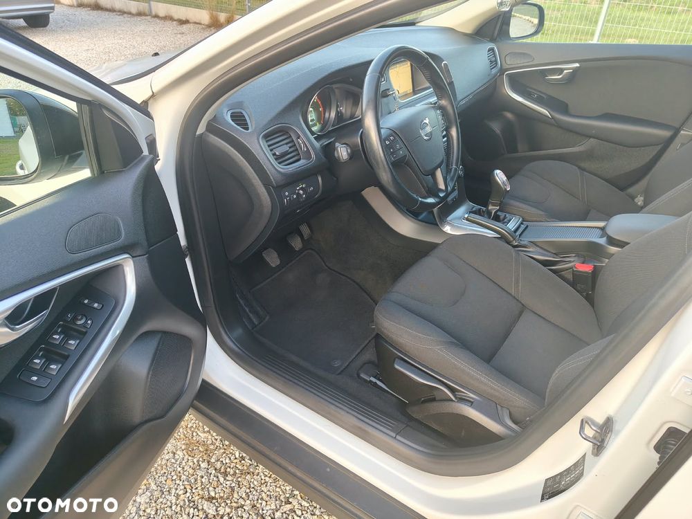 Volvo V40 Cross Country - 18