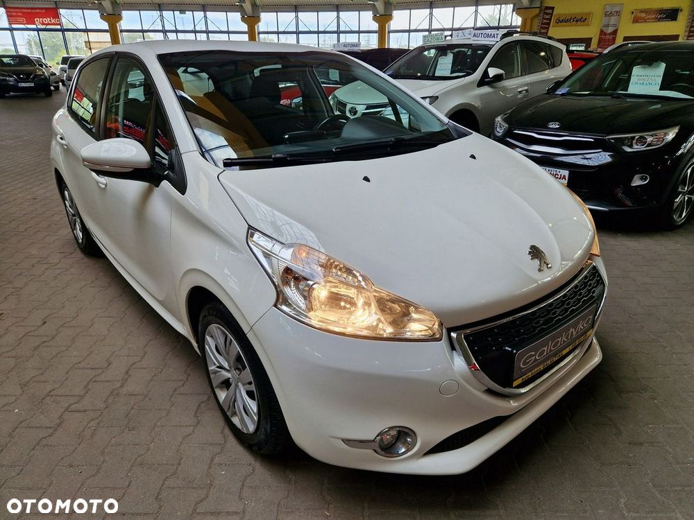 Peugeot 208 - 1