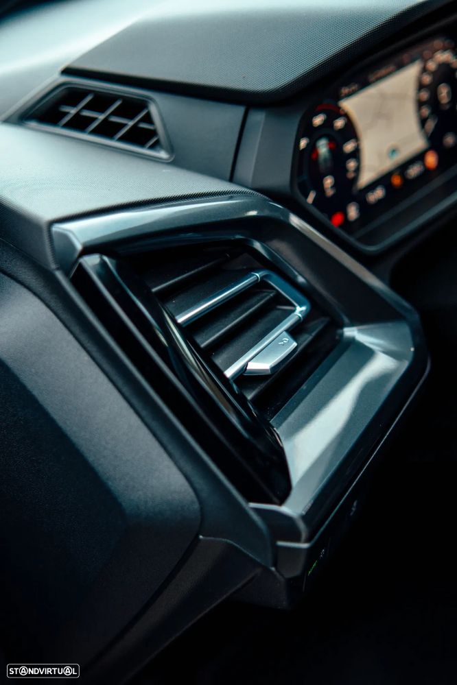 Audi Q4 e-tron 45 quattro - 16
