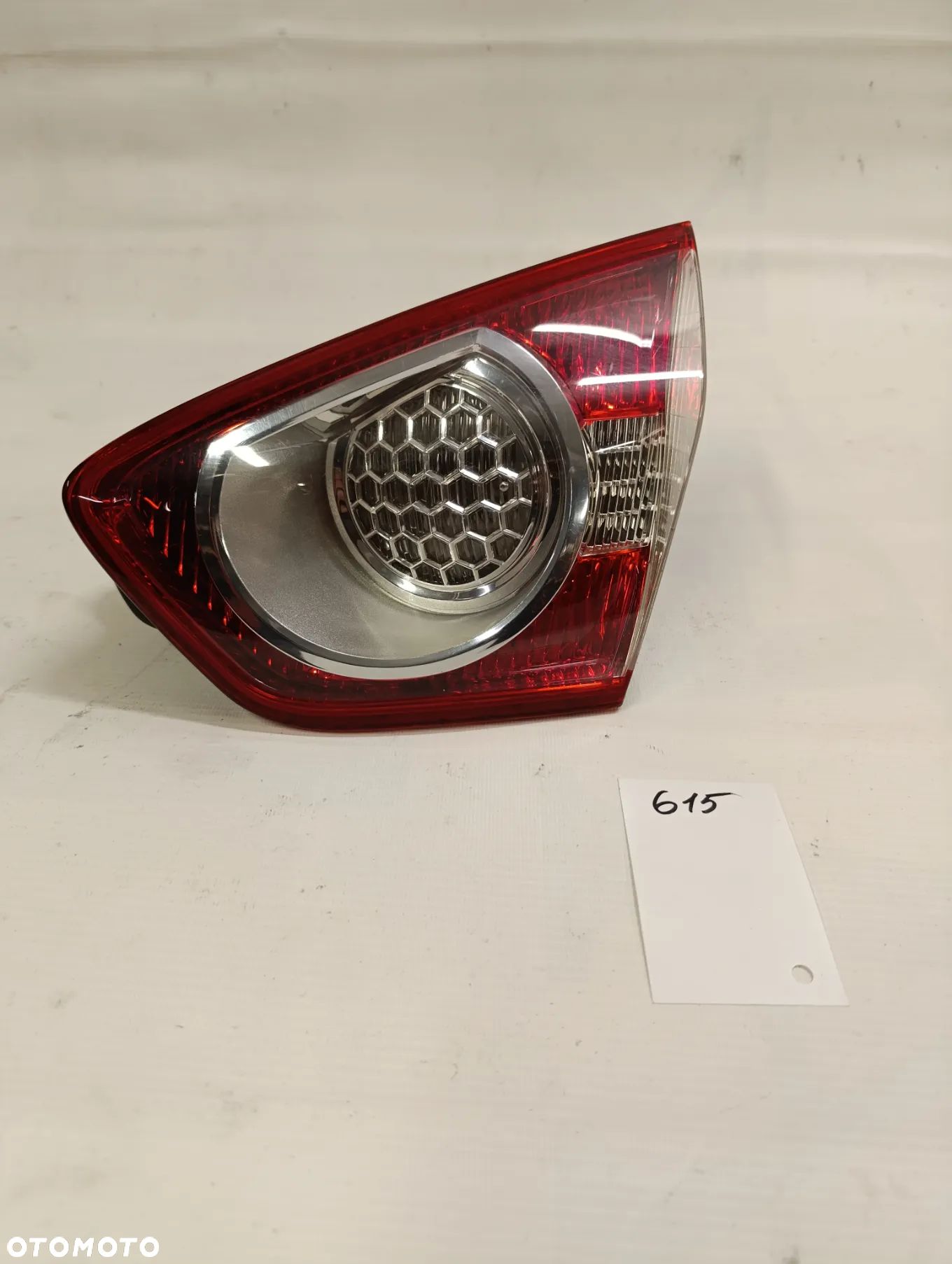 KUGA MK1 LAMPA LEWY TYŁ TYLNA W KLAPĘ - 1
