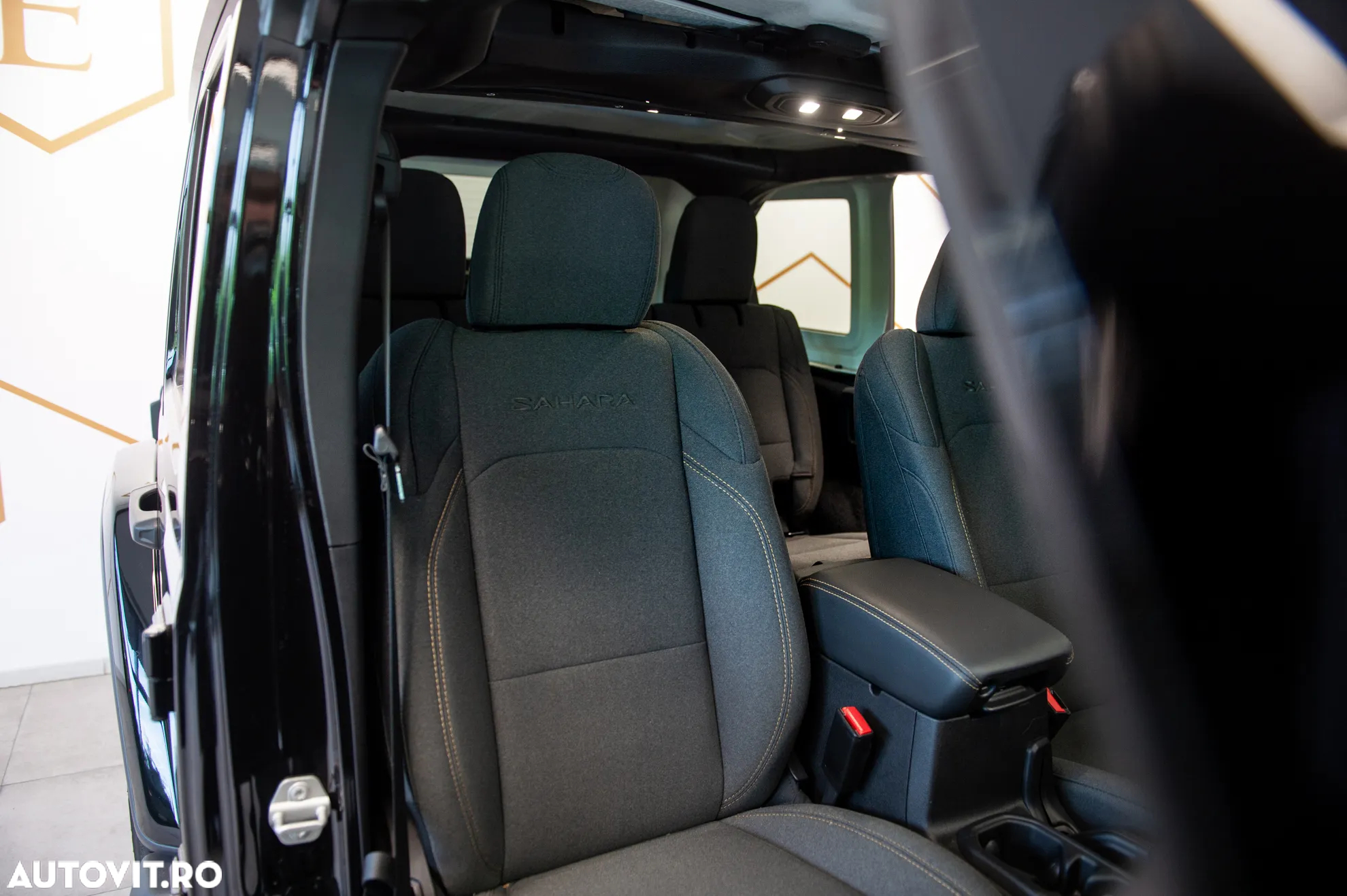 Jeep Wrangler Unlimited 2.0 AT8 4WD Sahara - 30