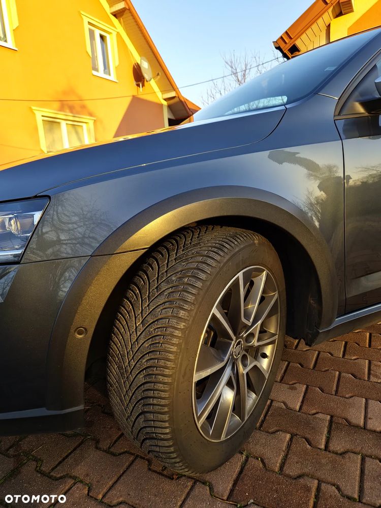 Skoda Octavia Scout 2.0 TDI 4x4 DSG - 26