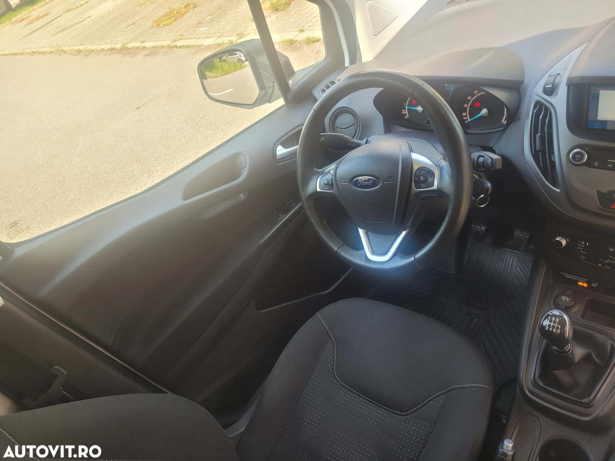 Ford Transit Courier - 14