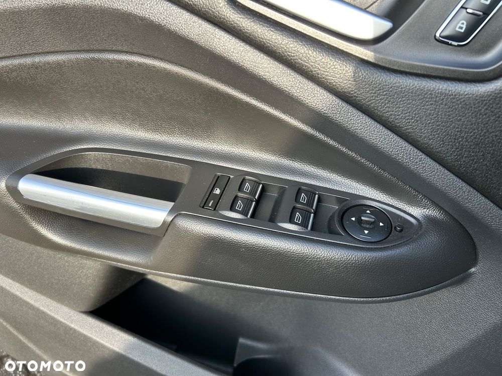 Ford Kuga 1.5 EcoBoost 2x4 Titanium - 12