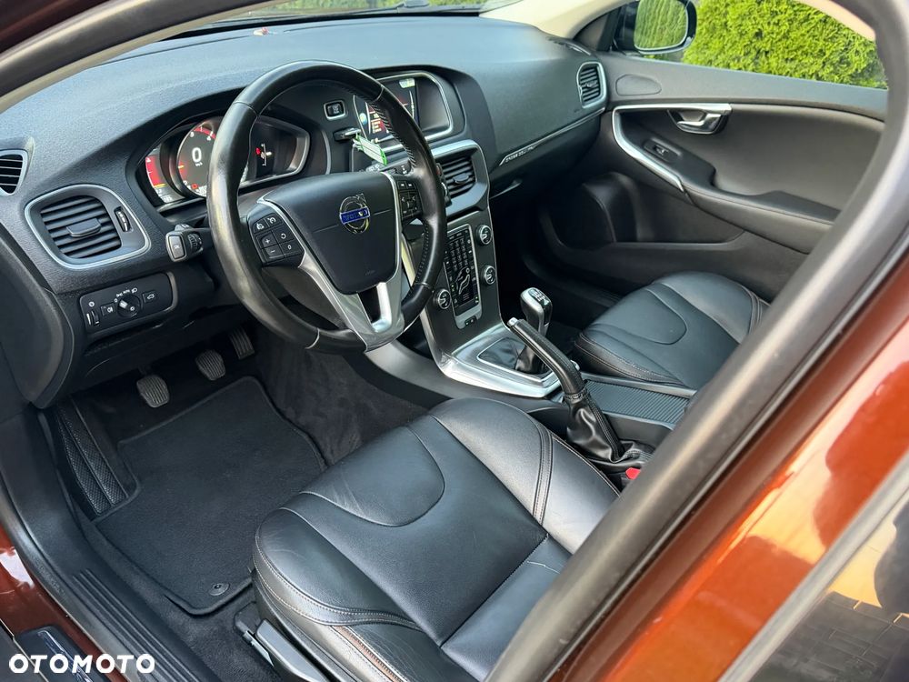 Volvo V40 Cross Country - 17