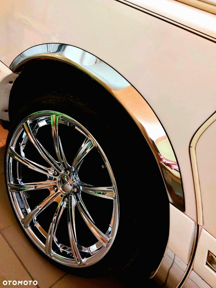Lincoln Town Car - 14