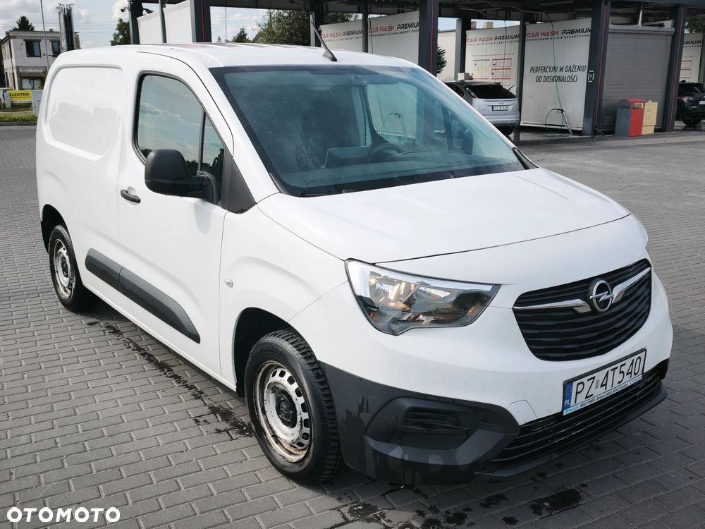 Opel Combo 1.2 Turbo Essentia S&S - 12
