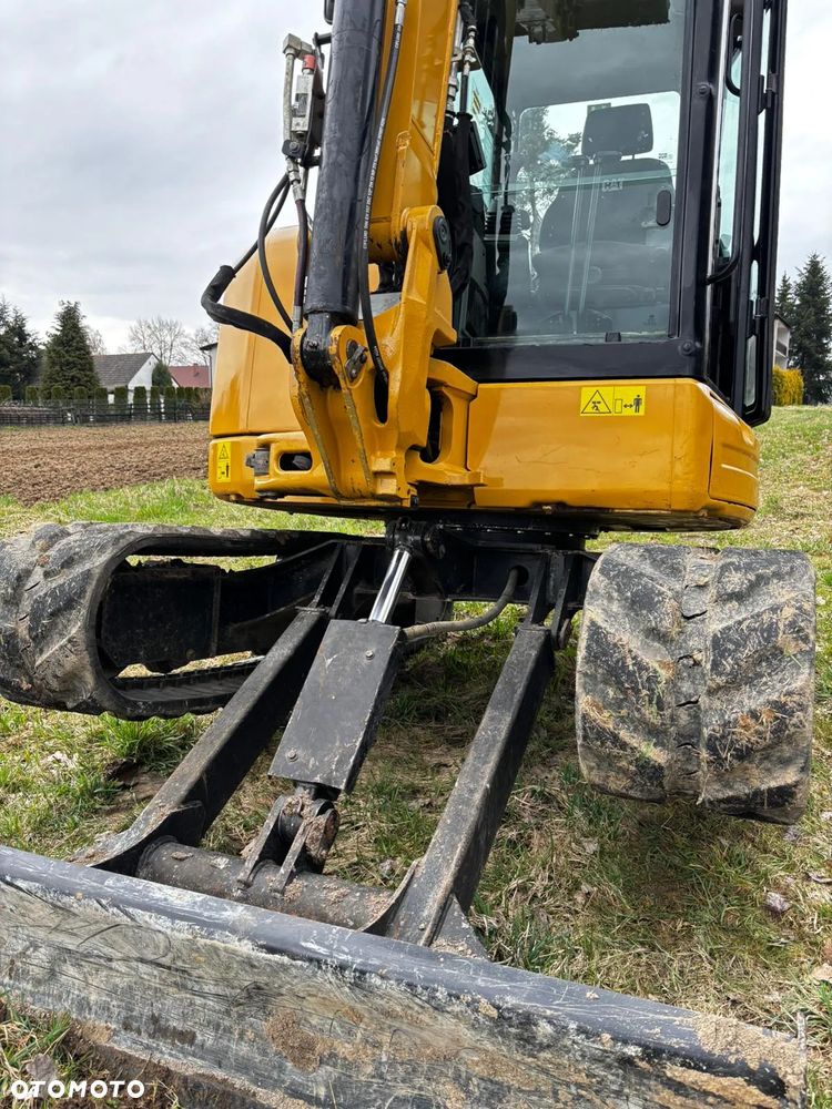 Caterpillar - 35