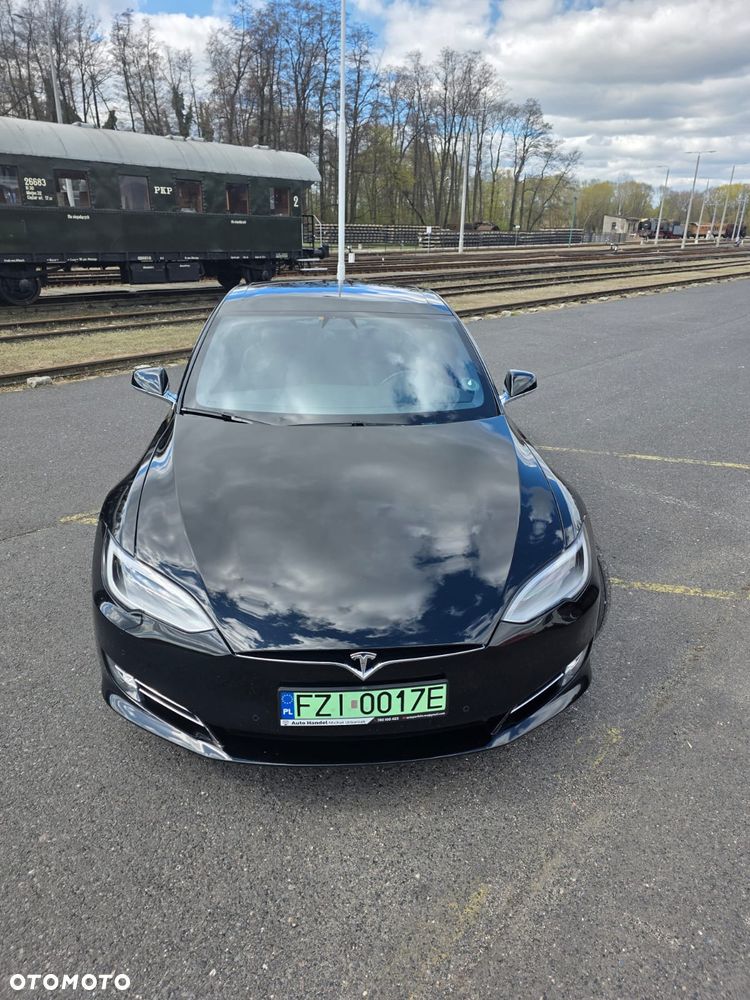 Tesla Model S - 8