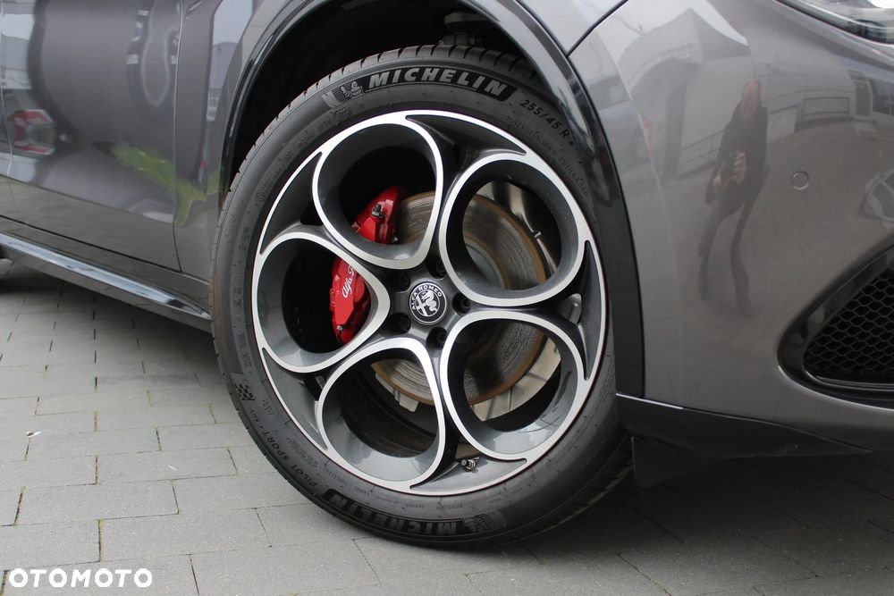 Alfa Romeo Stelvio - 7