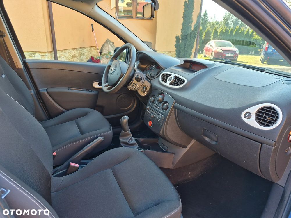Renault Clio 1.2 16V Alize - 9