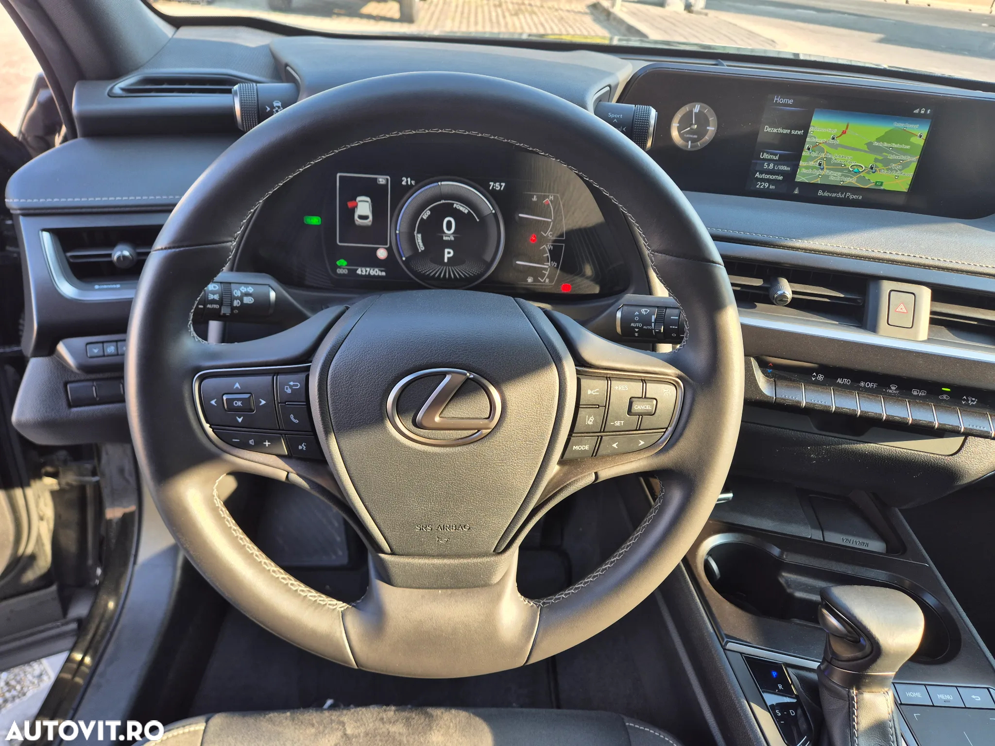 Lexus UX 250h Business Edition - 17
