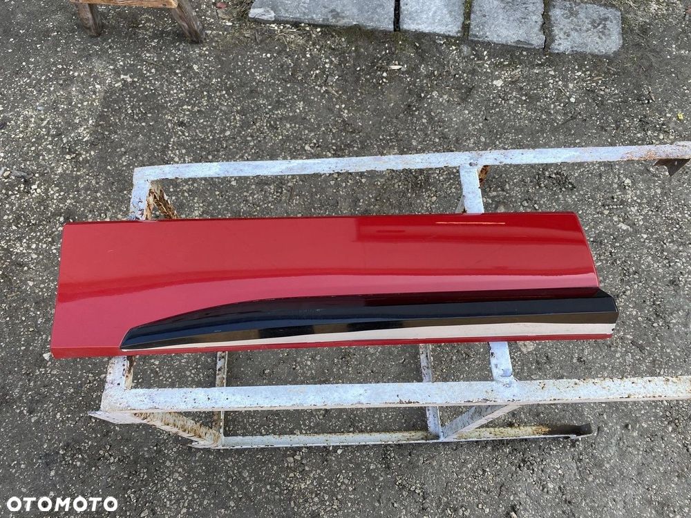 LISTWA PRAWA NA TYLNE DRZWI SEAT ATECA FR 575854950G - 1