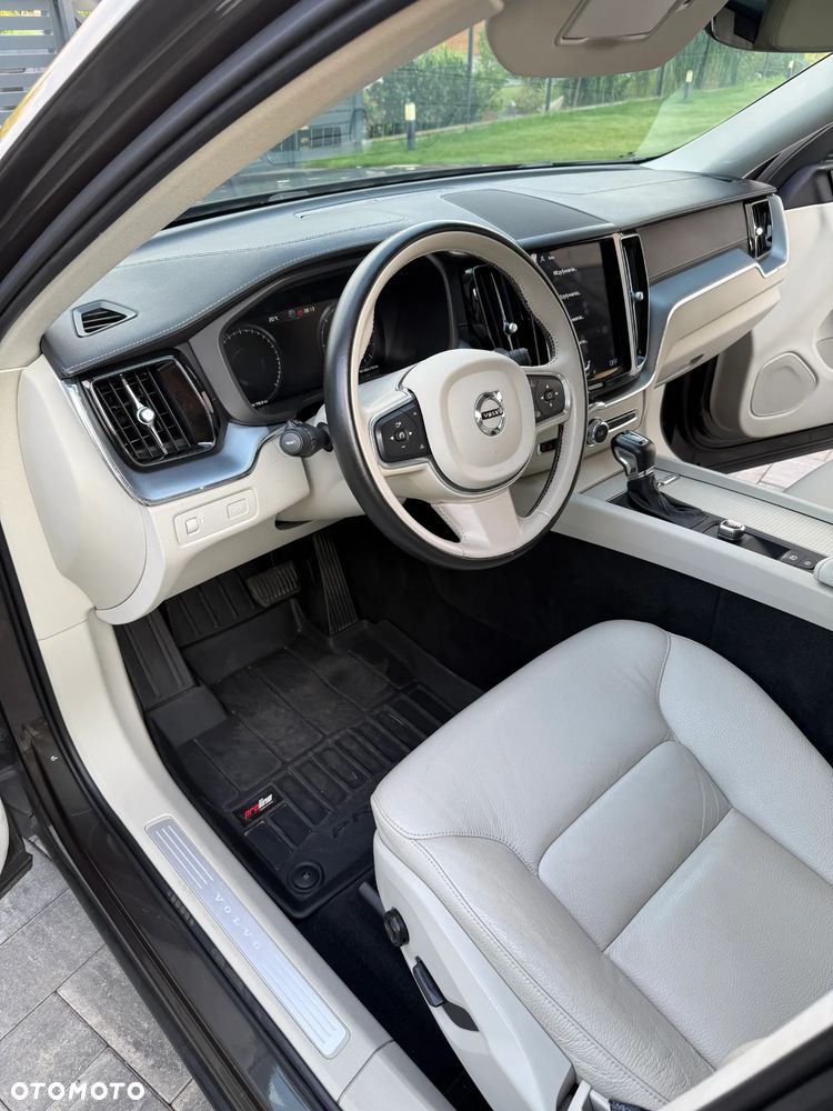Volvo XC 60 D4 AWD Momentum - 34