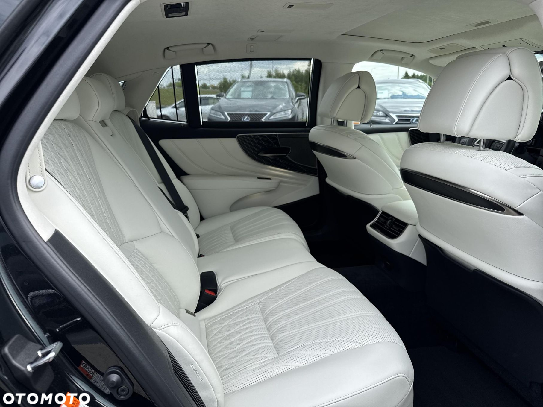 Lexus LS - 10