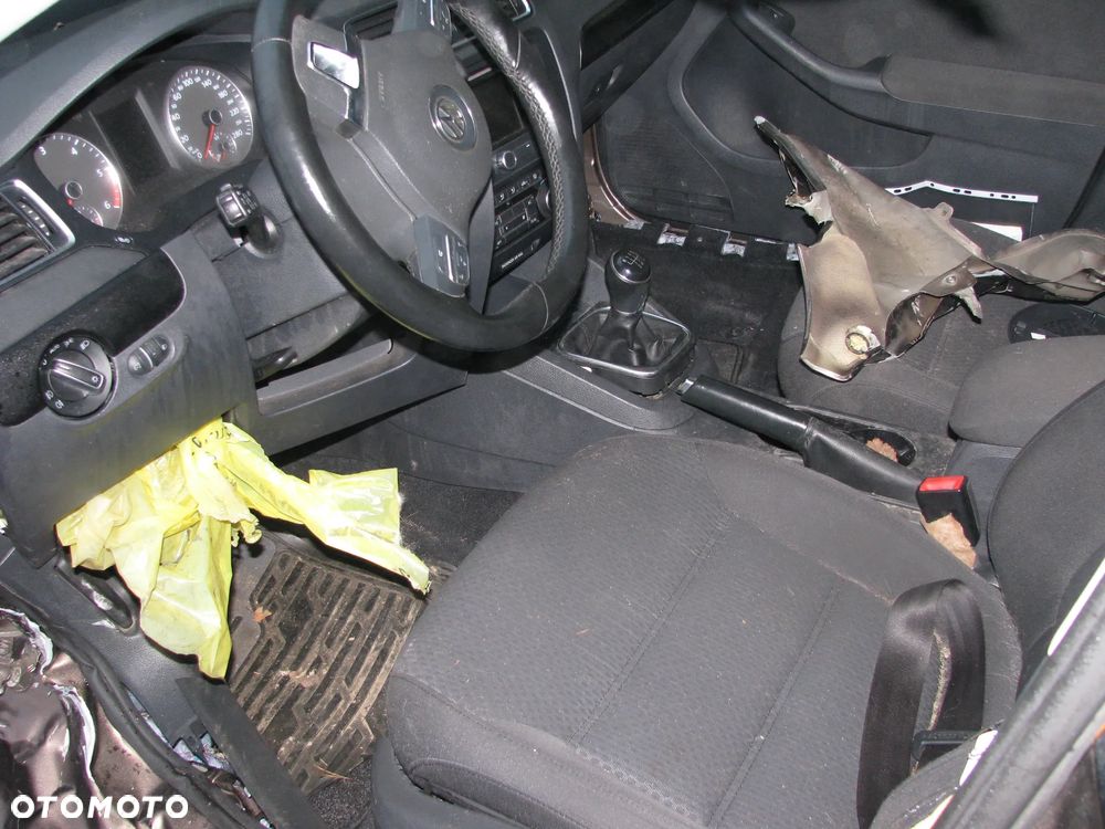 VOLKSWAGEN JETTA VI 2012 ROK 1.6 TDI CAY LAKIER LH8Z  LHW MASKA ATRAPA wózek sanki - 7