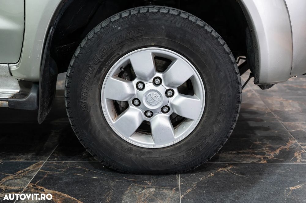 Toyota Hilux 4x4 Double Cab Sol - 9