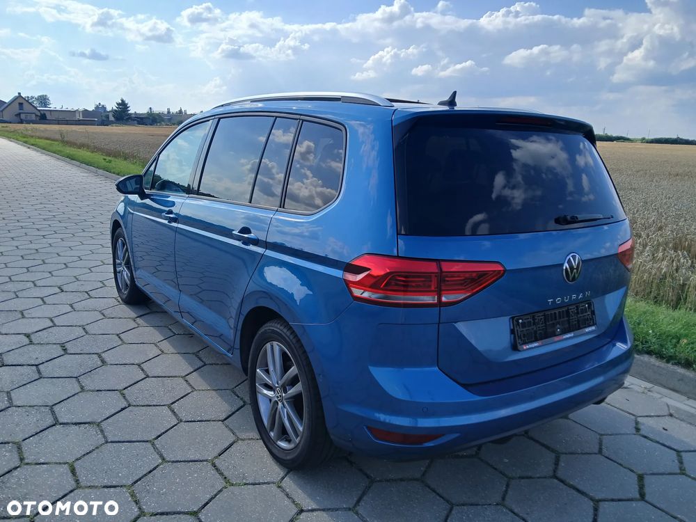 Volkswagen Touran - 12