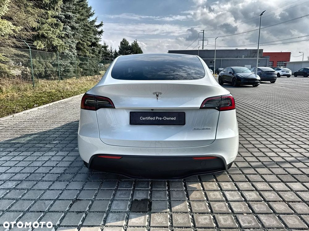 Tesla Y Long Range AWD - 5
