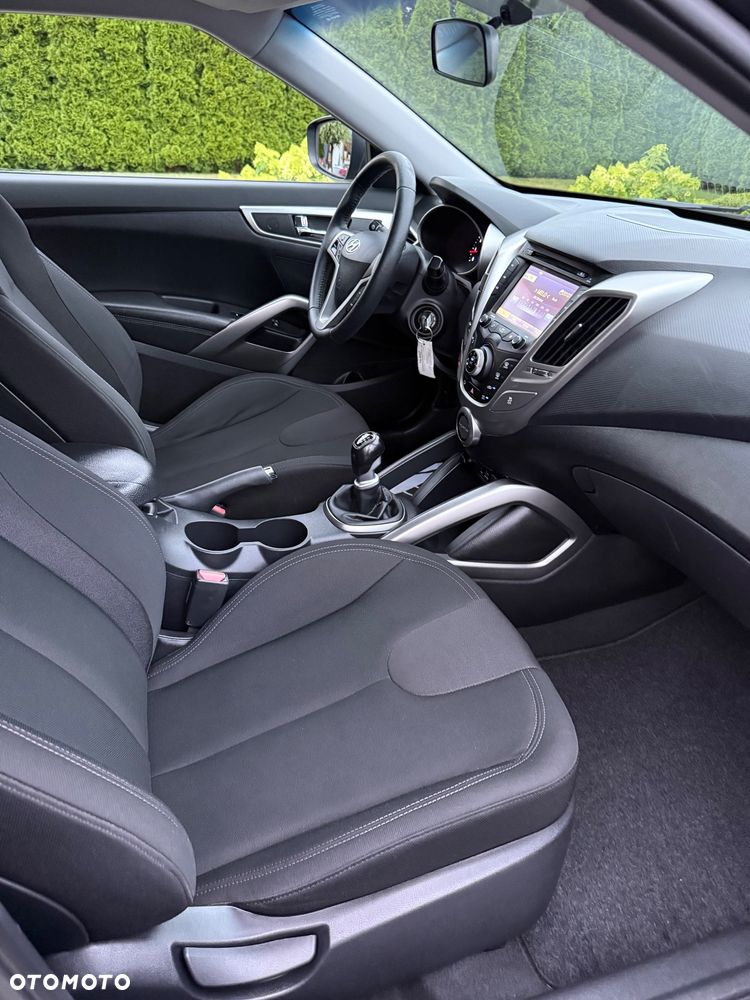 Hyundai Veloster 1.6 Premium - 36