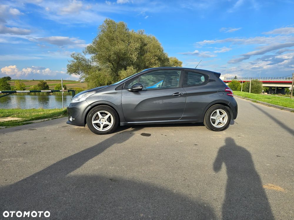 Peugeot 208 - 2
