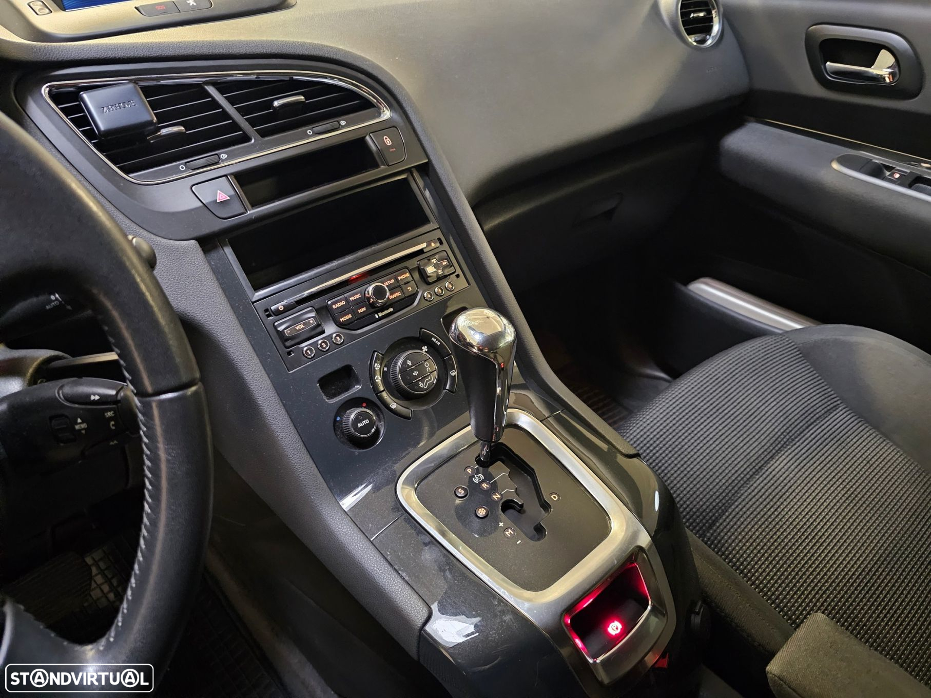 Peugeot 5008 1.6 BlueHDi Style EAT6 - 18