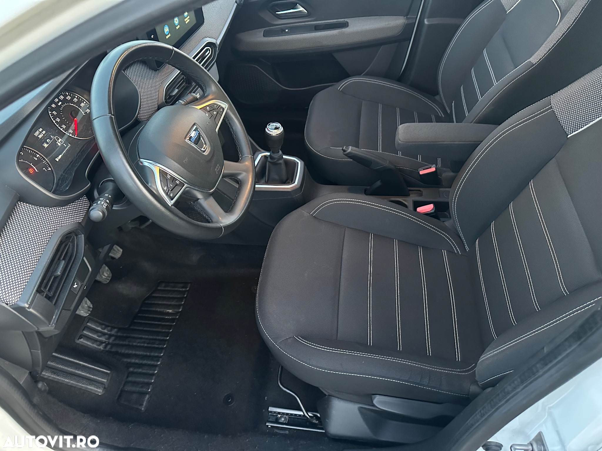 Dacia Logan TCe 90 MT6 Expression - 8
