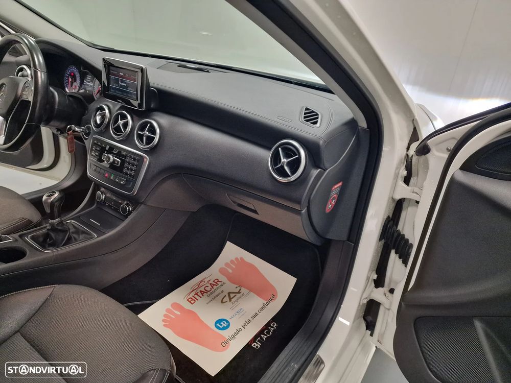 Mercedes-Benz A 180 d AMG Line - 41