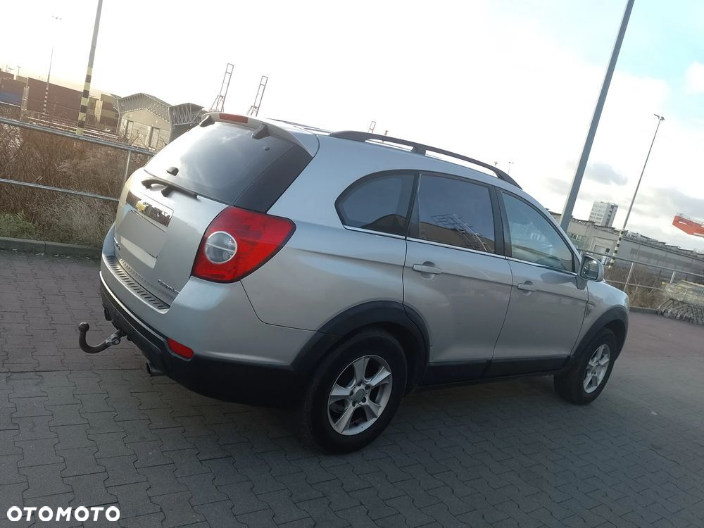 Chevrolet Captiva 2.4 LS 5os - 3