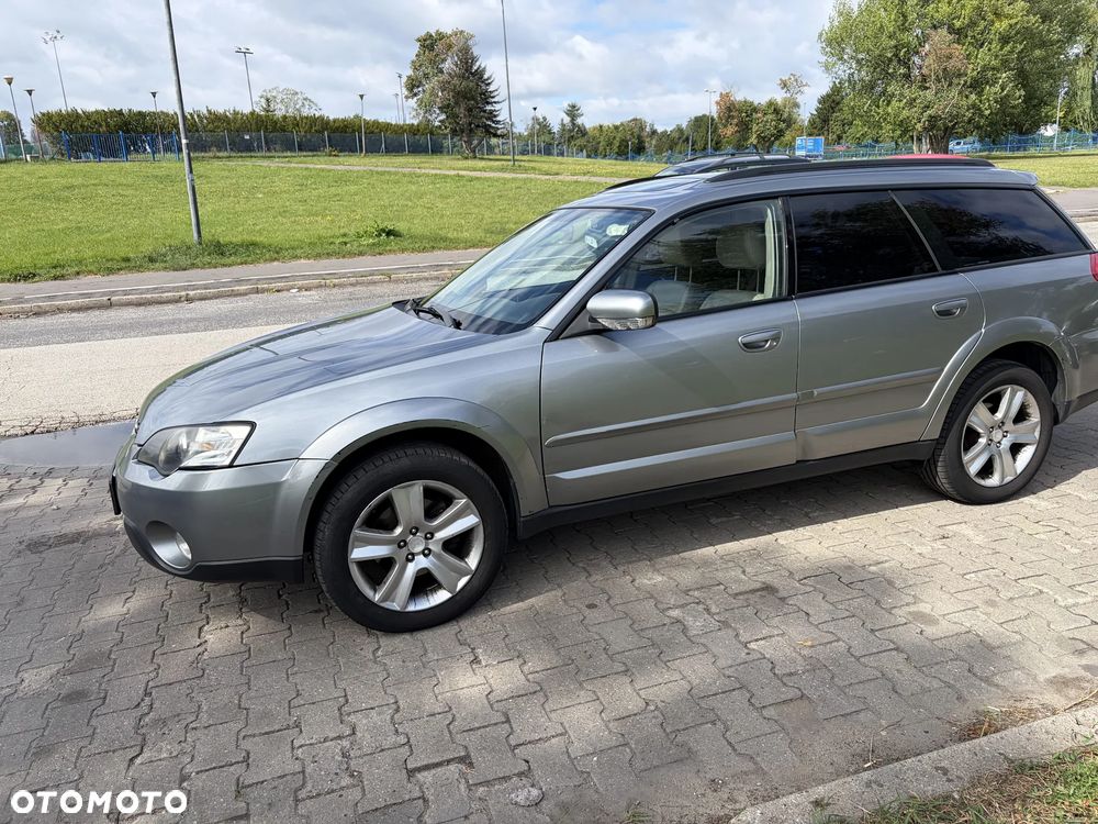 Subaru Outback 3.0 H6 - 6
