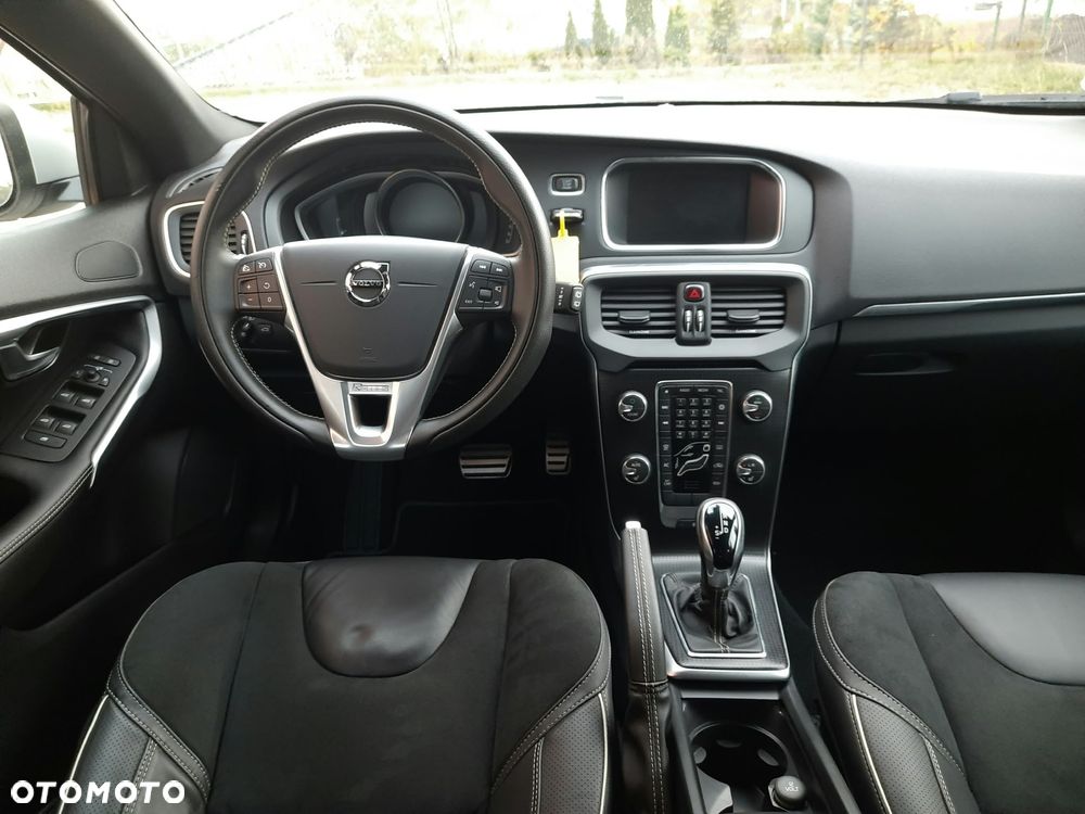 Volvo V40 D2 Geartronic RDesign - 16