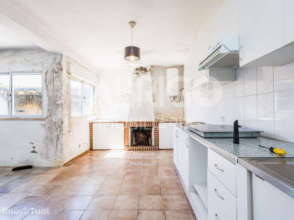 Moradia T2 com Terreno - (Imóvel sem licença de utilização, escritu... - Grande imagem: 2/25